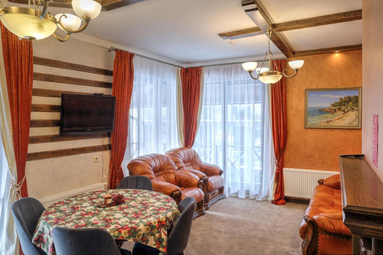 Iris Hotel บูโคเวล ภายนอก รูปภาพ