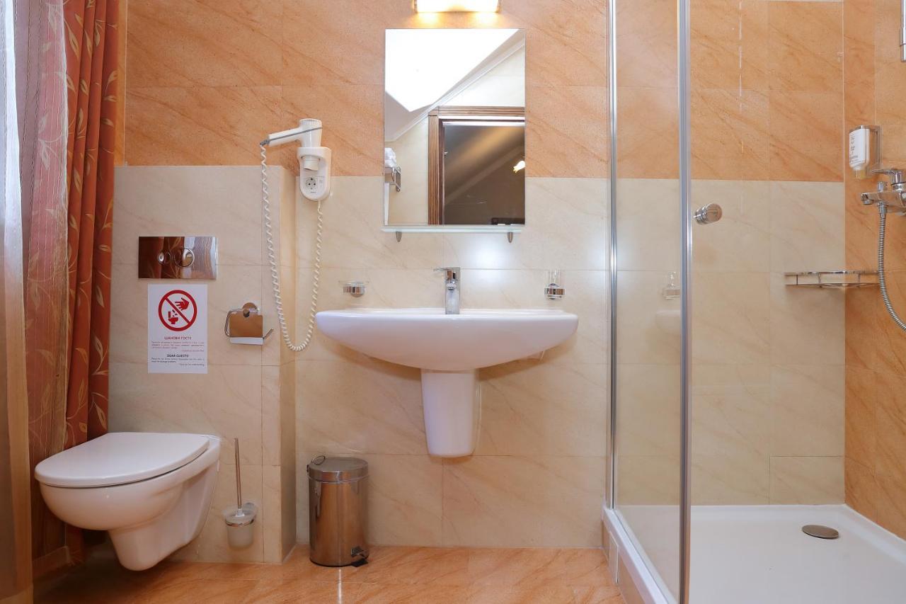 Iris Hotel บูโคเวล ภายนอก รูปภาพ